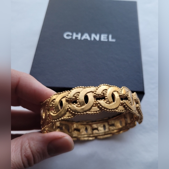 Vintage CHANEL Bangle Bracelet CC  Logo 96A - Picture 5 of 16